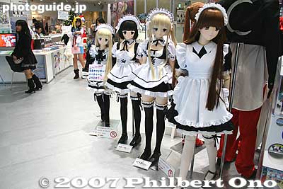 Maids to greet you
Keywords: tokyo chiyoda-ku ward akihabara anime manga comics dolls mannequins maid costumes woman girls women japancosplayer