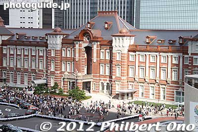 Tokyo Station's Marunouchi North entrance in Oct. 2012. Lot of people were there gazing and taking pictures of the restored building.
Keywords: tokyo chiyoda-ku JR train station marunouchi red brick