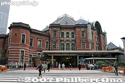 Tokyo Station Marunouchi North Entrance in 2007. 東京駅丸の内北口
Keywords: tokyo chiyoda-ku JR train station marunouchi red brick building north entrance exit