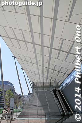 Closeup of the Yaesu side roof.
Keywords: tokyo chiyoda-ku JR train station yaesu
