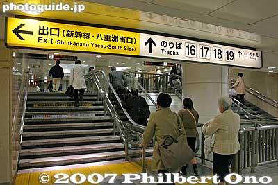 Going to Tokaido shinkansen tracks.
Keywords: tokyo chiyoda-ku JR train station yaesu exit entrance shinkansen