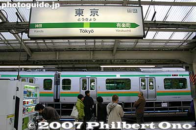 Keywords: tokyo chiyoda-ku JR train station platform