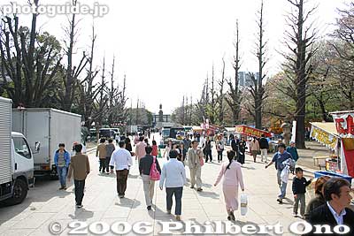 Path to shrine
Keywords: tokyo chiyoda-ku yasukuni shrine jinja war military museum