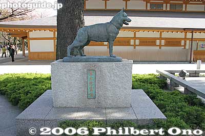 Memorial for military dogs which died.
Keywords: tokyo chiyoda-ku yasukuni shrine jinja war military museum dog