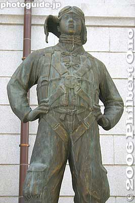 Monument for kamikaze pilots who died.
Keywords: tokyo chiyoda-ku yasukuni shrine jinja war military museum