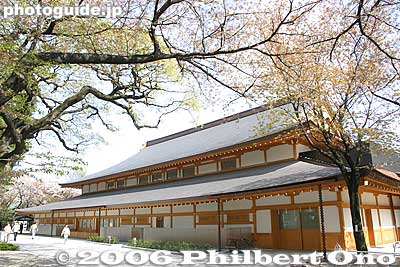 参集殿
Keywords: tokyo chiyoda-ku yasukuni shrine jinja war military museum