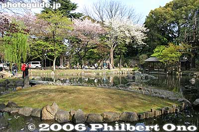 Garden 神池庭園
Keywords: tokyo chiyoda-ku yasukuni shrine jinja war military museum