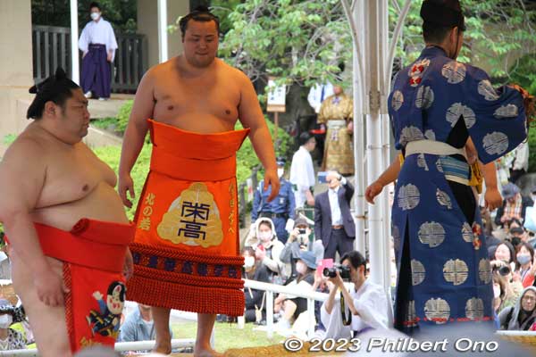 Juryo wrestler Kitanowaka facing frontward.　北の若
Keywords: tokyo Chiyoda-ku Yasukuni Shrine sumo