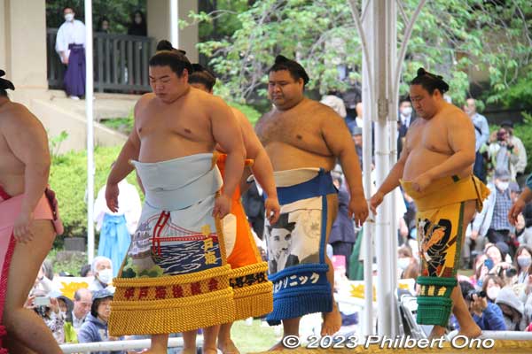 Hiradoumi has a nice kesho mawashi. 平戸海
Keywords: tokyo Chiyoda-ku Yasukuni Shrine sumo