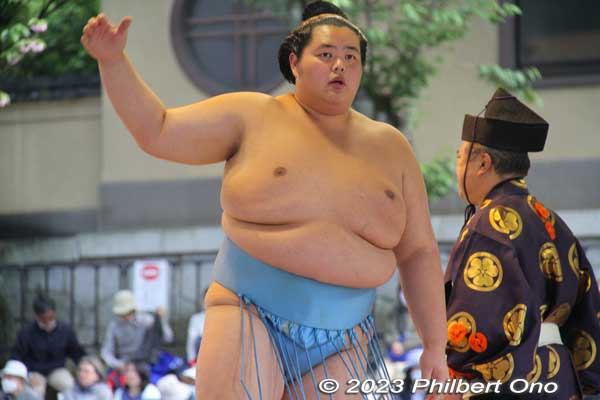 Kotonowaka. His father and stable master was also a sumo wrestler named Kotonowaka. 琴ノ若 傑太
Keywords: tokyo Chiyoda-ku Yasukuni Shrine sumo