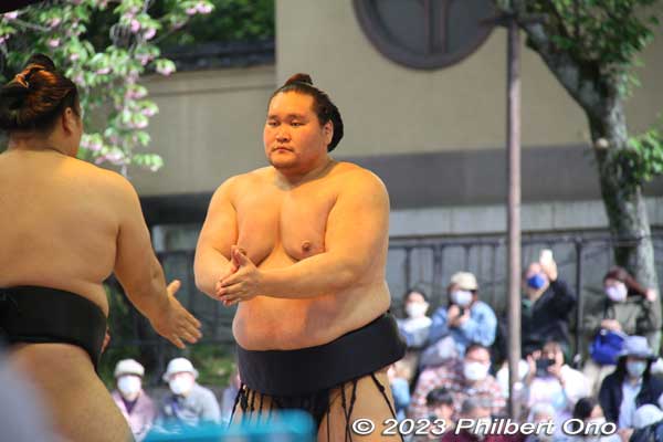 Yokozuna Terunofuji getting ready for his match. 照ノ富士
Keywords: tokyo Chiyoda-ku Yasukuni Shrine sumo