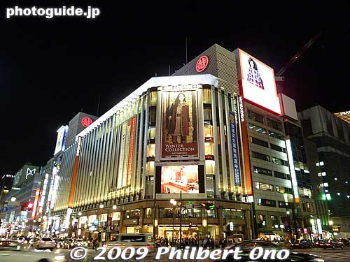 Ginza 4-chome intersection with Mitsukoshi Dept. store at night.
Keywords: tokyo chuo-ku ginza