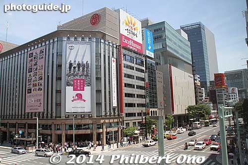 Ginza 4-chome intersection with Mitsukoshi Dept. store.
Keywords: tokyo chuo-ku ginza