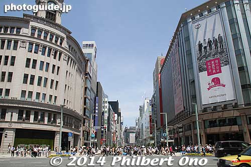 Ginza 4-chome intersection with Wako on the left and Mitsukoshi Dept. store on the right.
Keywords: tokyo chuo-ku ginza