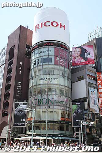 Cylindrical San'ai building.
Keywords: tokyo chuo-ku ginza