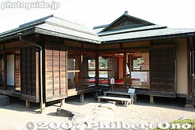 Nakajima-no-Ochaya Tea House on the small island in the pond.
Keywords: tokyo chuo-ku hama-rikyu garden tea house