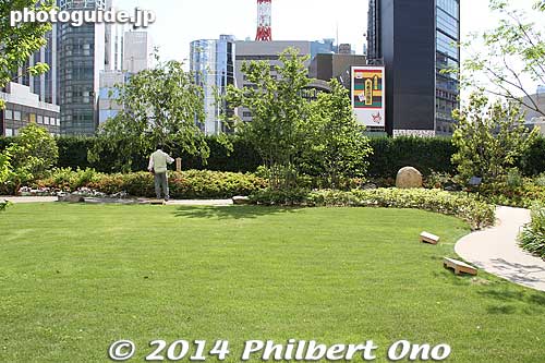 Kabuki-za's rooftop garden is open to the public. 
Keywords: tokyo chuo-ku higashi ginza kabukiza theater