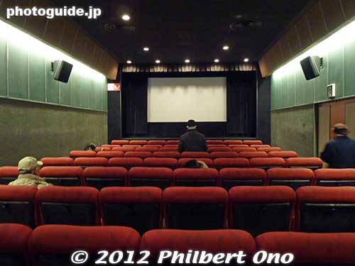 Inside Ginza Cine Past movie theater. シネパトス
Keywords: tokyo chuo-ku higashi ginza