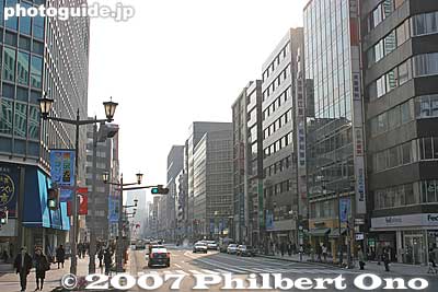 Chuo-dori boulevard in Nihonbashi 日本橋　中央通り
Keywords: tokyo chuo-ku nihonbashi nihombashi