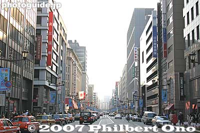 Chuo-dori boulevard in Nihonbashi 日本橋　中央通り
Keywords: tokyo chuo-ku nihonbashi nihombashi