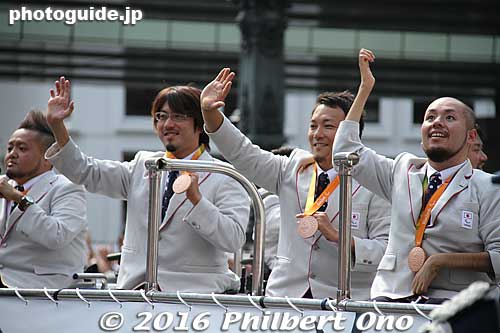 Paralympian wheelchair rugby players Ikezaki Daisuke, Ike Yukinobu 池崎大輔 池透暢
Keywords: tokyo chuo ginza nihonbashi Rio Olympic Paralympic medalists parade