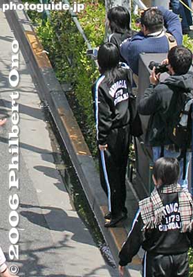 Female schoolmates of the baton twirlers block the cameras of unrelated photographers when the baton twirlers passed. カメラ小僧を妨害するバトン部の先輩たち。
This was the first time for me in Japan to see people blocking photographers from taking pictures at a festival. They did it to me as well. If they don't want to be photographed, why do they appear in this public festival??

妨害しても無駄だと思いますが。撮られるのがいやでしたら、まつりに出ない方がいいですよ。
Keywords: tokyo tsukiji honganji buddhist temple jodo shinshu hanamatsuri