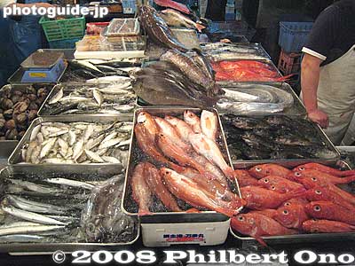 Fish and more fish...
Keywords: tokyo chuo-ku tsukiji fish market Metropolitan Central Wholesale Market