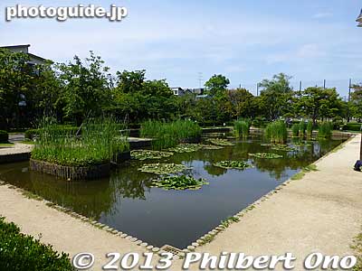 Gyosen Park was donated to Tokyo in 1933 by a local politician whose had a business named "Gyosen." In 1950, Edogawa Ward took over the park's management. In 1983, a small zoo opened.
Keywords: tokyo edogawa ward gyosen park heisei japanese garden