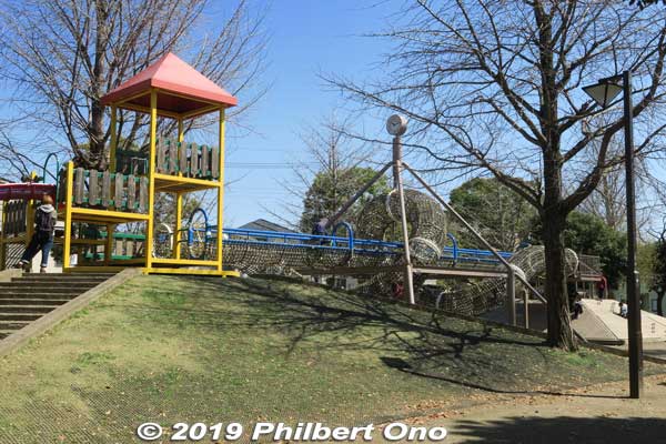 Playground equipment at Ukita Park.
Keywords: tokyo edogawa ukita park sakura cherry blossoms