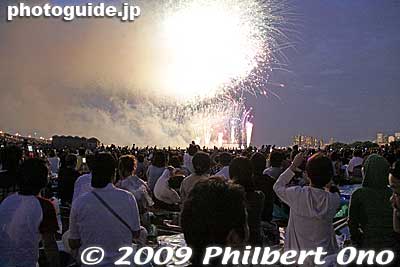 The fireworks started exactly at 7:15 pm.
Keywords: tokyo edogawa-ku ward fireworks hanabi 