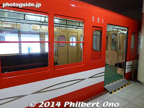 Go inside the Marunouchi Line subway car.
Keywords: tokyo edogawa-ku kasai subway metro museum railway train