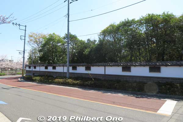 Traditional-looking wall.
Keywords: tokyo edogawa-ku shinkawa shin river cherry blossoms sakura flowers