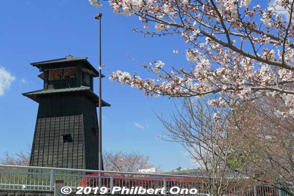 After the city of Edo suffered a major fire in the 7th century, fire watchtowers similar to this one were built. The towers also had a bell to sound a fire alarm and direct firefighters to any fire.
Keywords: tokyo edogawa-ku shinkawa shin river cherry blossoms sakura flowers