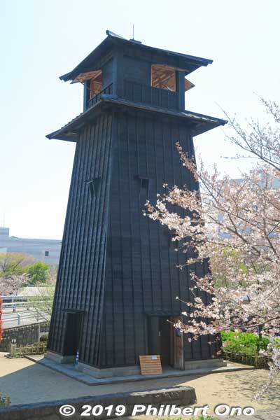 We can enter and go up the Fire Watchtower. 火の見やぐら
Keywords: tokyo edogawa-ku shinkawa shin river cherry blossoms sakura flowers