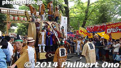 First a giant taiko drum passed by me as I was going to the shrine.
Keywords: tokyo fuchu kurayami matsuri festival floats