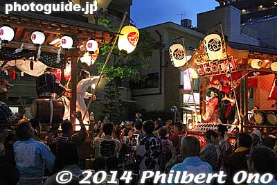 Floats would meet up and perform together for a few minutes.
Keywords: tokyo fuchu kurayami matsuri festival floats