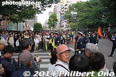 People couldn't cross the road.
Keywords: tokyo fuchu kurayami matsuri festival