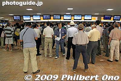 Betting windows
Keywords: tokyo fuchu race course horse racing 