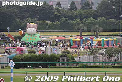Inside the race track oval are amusement facilities for kids as well as betting windows and picnic areas. They are making it a place for family recreation.
Keywords: tokyo fuchu race course horse racing 