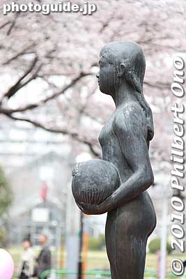 Sculpture in front of Fuchu Pool in Tokyo.
Keywords: tokyo fuchu Sakura-dori road cherry blossoms matsuri japansculpture