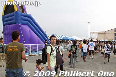 Inflatable rides for kids, a long line as well. Very important to have something for kids. Lotta families came to the festival.
Keywords: tokyo fussa yokota united states usa air base force military japanese-american japan america friendship festival