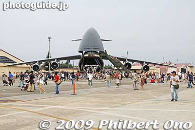 C-5 Galaxy transport plane, one of the largest aircraft in the world. One of my favorites.
Keywords: tokyo fussa yokota united states usa air base force military japanese-american japan america friendship festival airplanes jets aircraft 