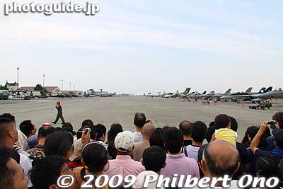 At around 2 pm, they started to clear people away from part of the aircraft display area. Some of the aircraft were to depart. This happens only on the second day of the festival.
Keywords: tokyo fussa yokota united states usa air base force military japanese-american japan america friendship festival airplanes jets aircraft 