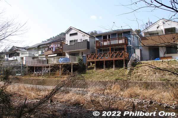 Homes along the river.
Keywords: tokyo hachioji takao baigo ume plum blossoms flowers