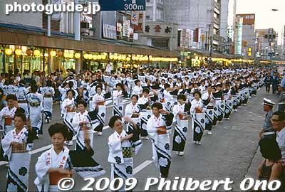 In the evening on the second day of Hachioji Matsuri is a large folk dance parade called Minyo Nagashi during 4 pm to 6 pm. 民踊流し
Keywords: tokyo hachioji matsuri8 festival floats 