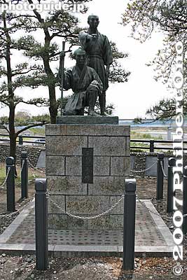 Statue of the Tamagawa brothers who were consigned to build the Tamagawa Josui Aqueduct.
Keywords: tokyo hamura tamagawa river josui canal