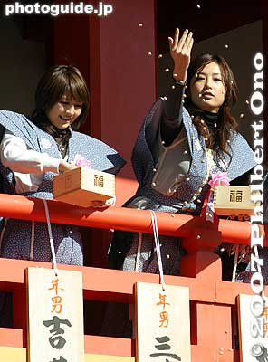 Yoshii Rei and Mitsuya Yoko
Keywords: tokyo hino takahata fudoson kongoji Buddhist temple shingon-shu sect setsubun bean throwing mamemaki
