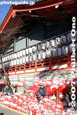 Keywords: tokyo hino takahata fudoson kongoji Buddhist temple shingon-shu sect daruma-ichi fair doll