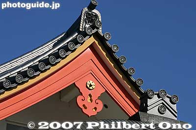 Roof of Horinkaku 宝輪閣
Keywords: tokyo hino takahata fudoson kongoji buddhist temple