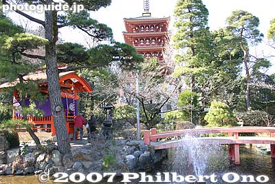 Bentendo Hall 弁天堂
Keywords: tokyo hino takahata fudoson kongoji buddhist temple pagoda